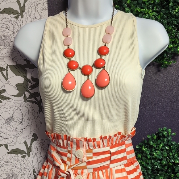 Jewelry - Chic Coral and Pink Necklace